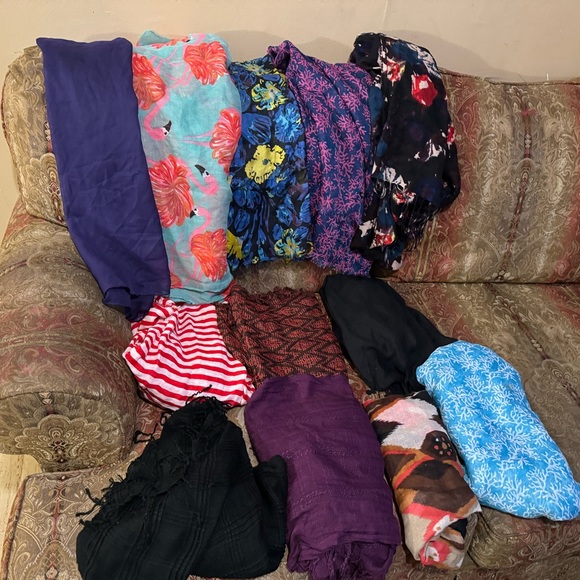 12 different women’s fashion scarves 10$ each obo - Picture 1 of 13